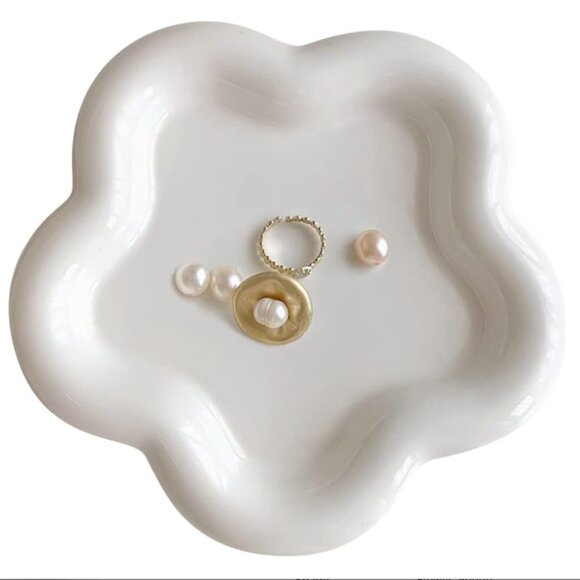 EUC - White Flower Ceramic Jewelry Dish/Trinket Tray - Picture 1 of 7